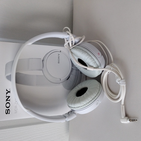 Sony Headphones - Picture 10 of 14